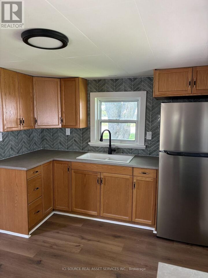 Property Photo:  543 St Charles Street  ON P6C 3L7 