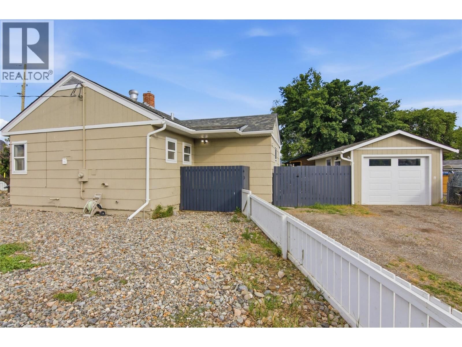 Property Photo: 121 Willow Street BC V2B 4C6