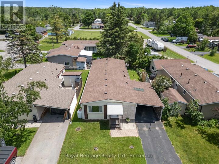 Property Photo: 17 Circle Drive ON K9V 0H7