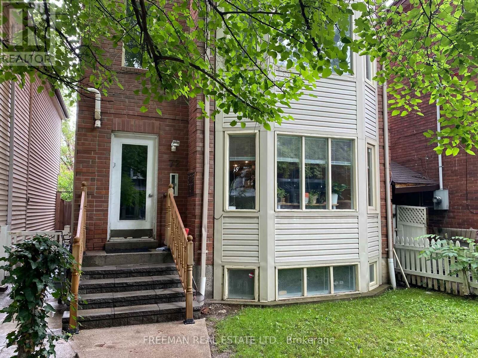 Property Photo: 72 Vermont Avenue Main ON M6G 1X9
