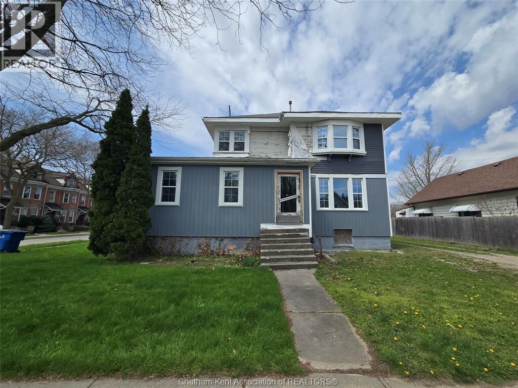 Property Photo:  55 Raleigh Street  ON N7M 2M6 