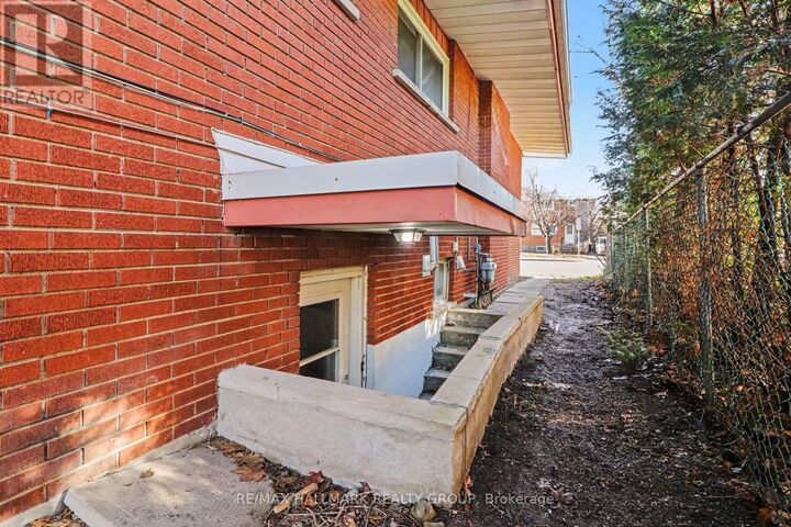 Property Photo: 303 Lavergne Street 2 ON K1L 5E2