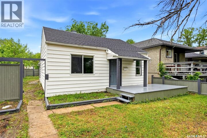 Property Photo: 922 Athol Street SK S4T 3B7