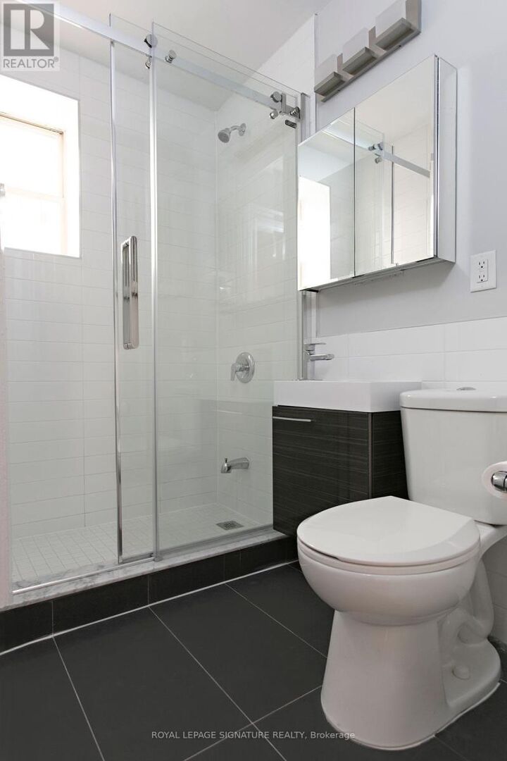Property Photo:  396 Avenue Road 214  ON M4V 2H4 