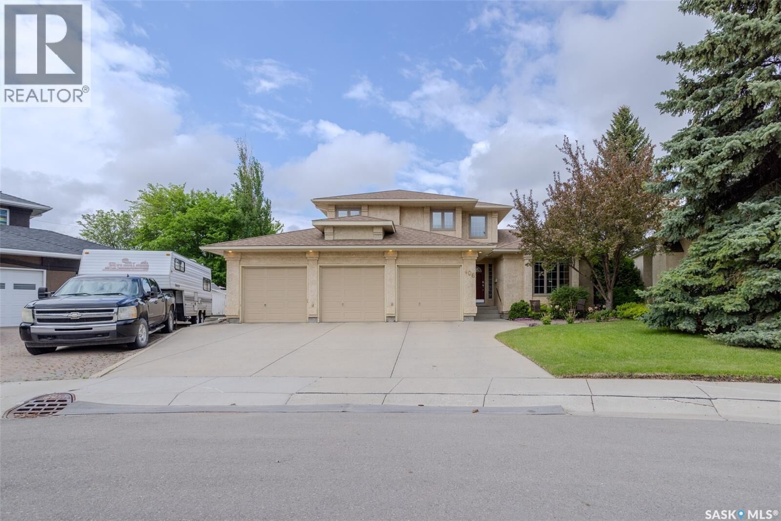 Property Photo:  406 Braeburn Crescent  SK S7V 1A5 