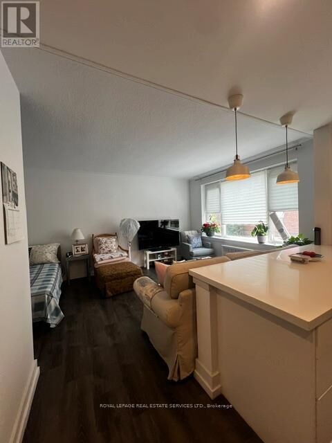 Property Photo:  18 Anglesey Boulevard 204  ON M9A 3B3 