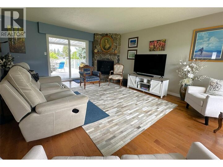 Property Photo:  1004 13th  S Street  BC V1C 1X6 