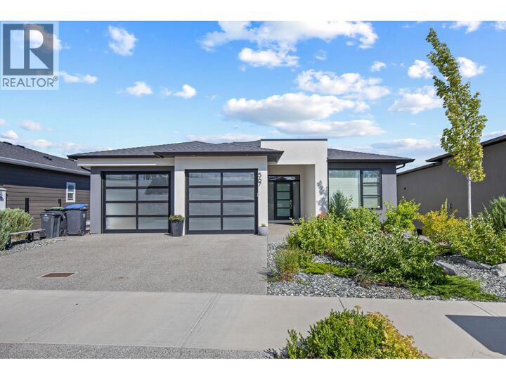 Property Photo: 567 Acadia Street BC V1V 0A8