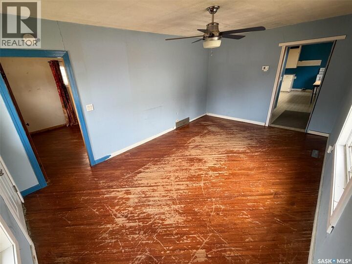 Property Photo:  102 Wayne Street  SK S0N 0A0 