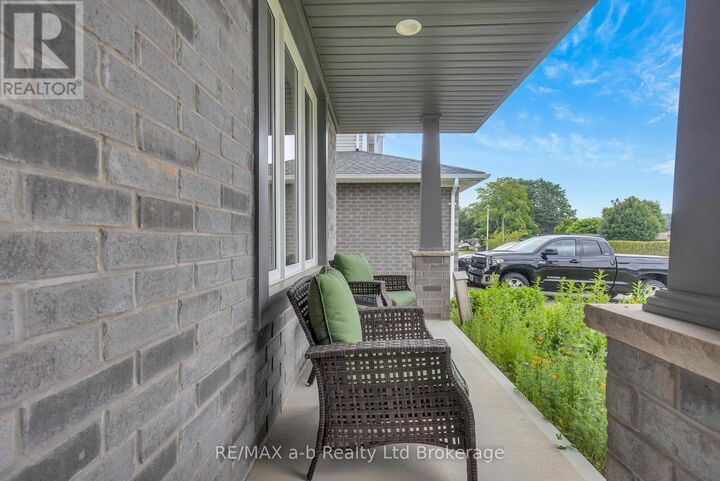 Property Photo:  231 Wilson Avenue  ON N4G 0H4 
