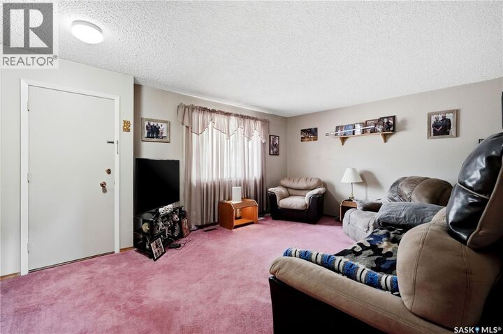 Property Photo:  7 Upland Drive  SK S4R 0B8 