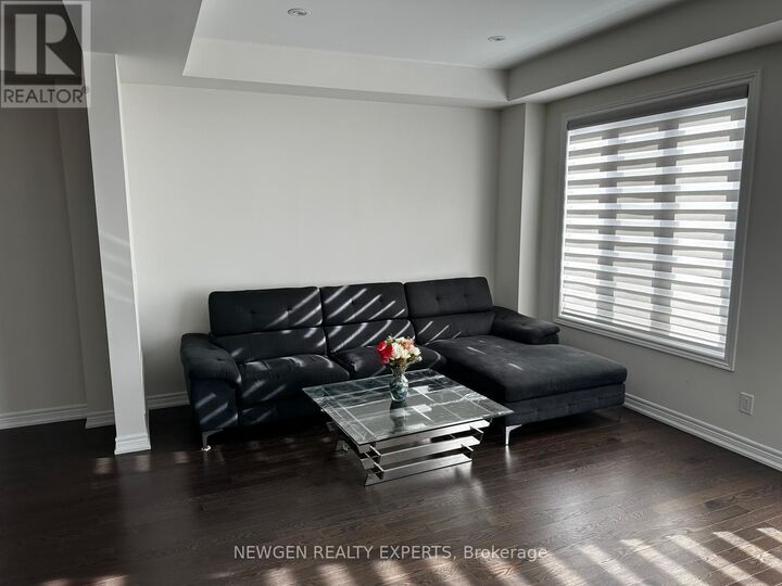 Property Photo:  17 Stonehill Avenue  ON N2R 0N9 