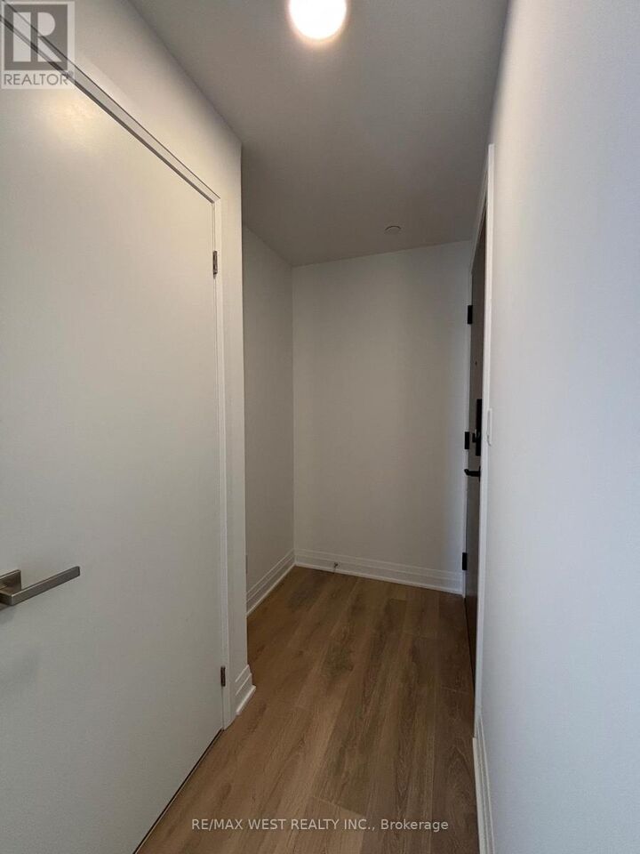 Property Photo:  4015 The Exchange 5805 Lph  ON L5B 0N9 