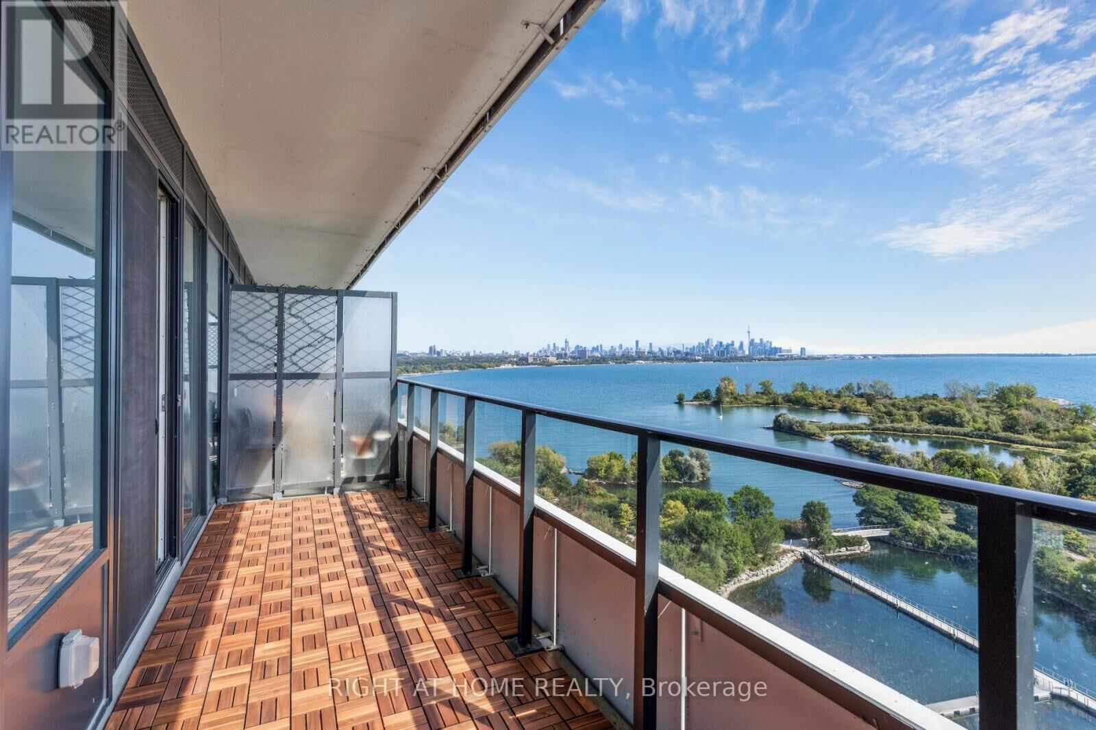 Property Photo:  20 Shore Breeze Drive 1409  ON M8V 0C7 