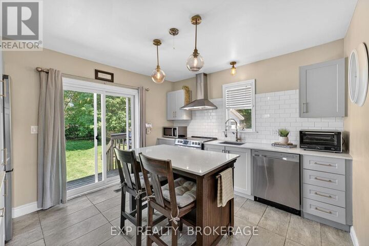 Property Photo:  911 Division Street  ON K7K 4C6 