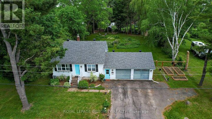 Property Photo:  165 Moore Street  ON K7S 1G3 