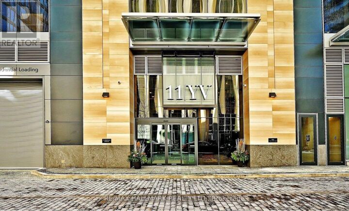 Property Photo:  11 Yorkville Avenue 3310  ON M4W 0B7 