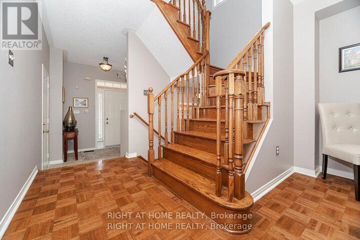 Property Photo:  910 Oaktree Crescent  ON L3X 2Z1 