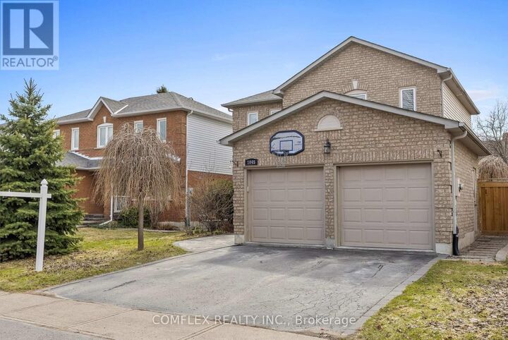 Property Photo:  1045 Beaver Valley Crescent East  ON L1J 8N2 