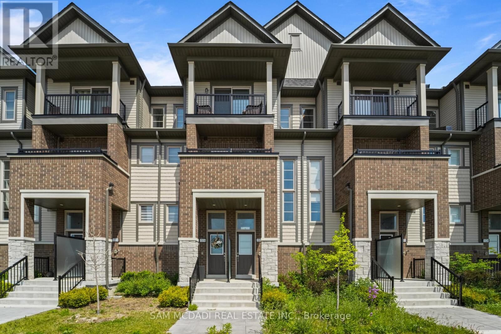 Property Photo: 1518 Bloor Street 19 ON L1E 0G9