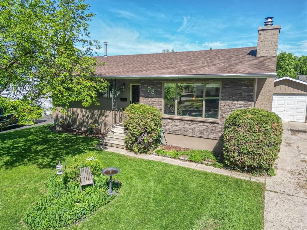 Property Photo: 28 Canada Crescent MB R7B 2Z8