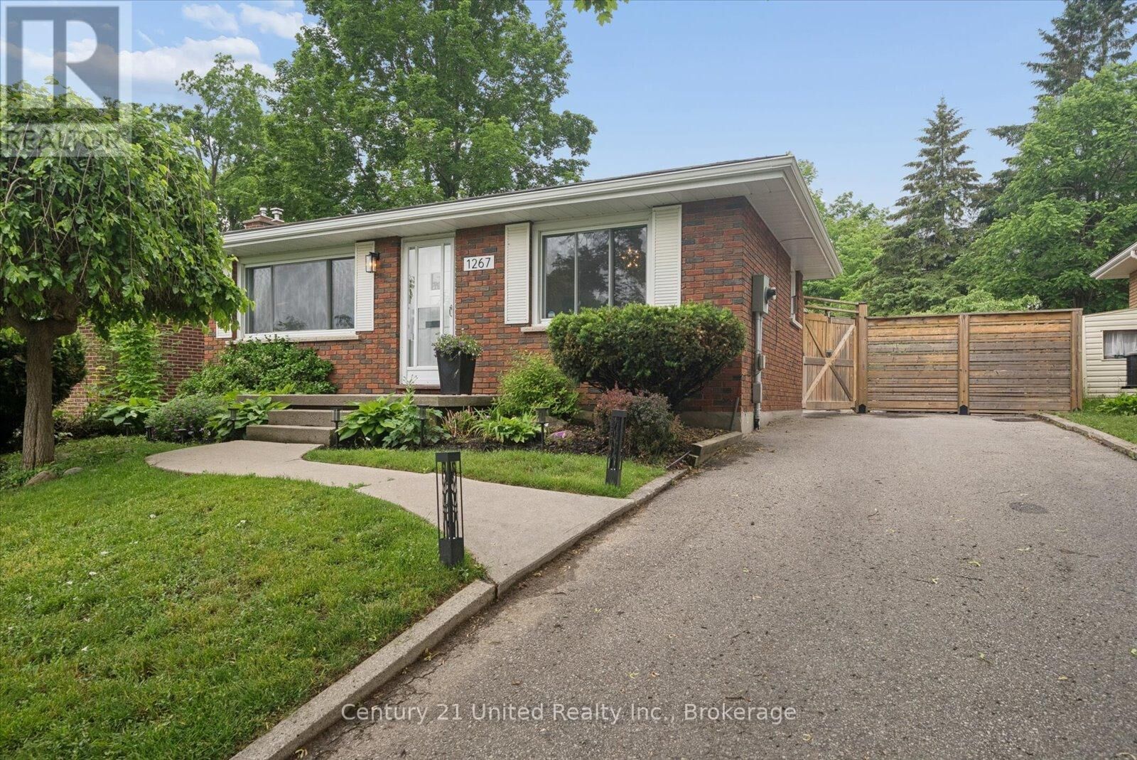 Property Photo:  1267 Amundsen Avenue  ON K9H 6T5 