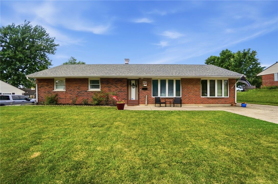 Property Photo:  2937 E Cunnington Lane  OH 45420 