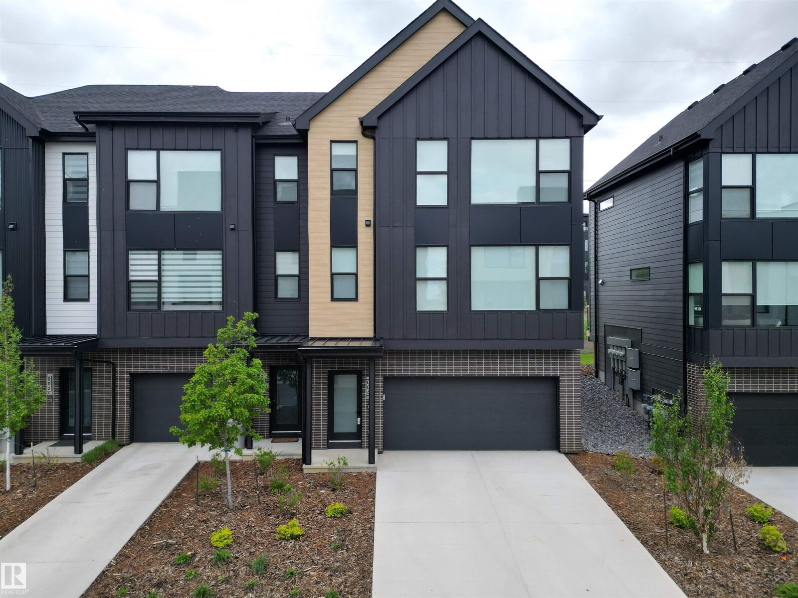 Property Photo: 5 Rondeau Drive 4 AB T8N 7X8