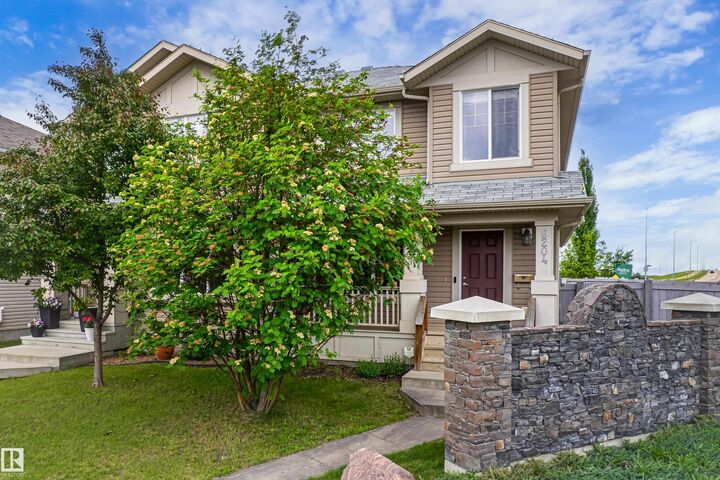 Photo de la propriété:  8204 180 Avenue NW  AB T5Z 0H8 