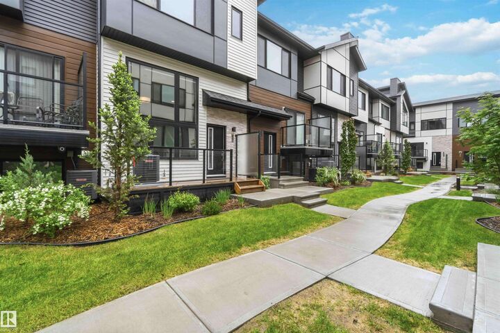 1729 Keene Crescent SW 33 — photo 1