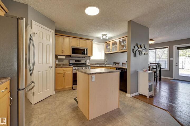 Property Photo:  2208 Baker Close SW  AB T6W 1G9 