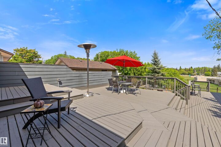 Property Photo: 25 Mount Royal Drive AB T8N 1J3