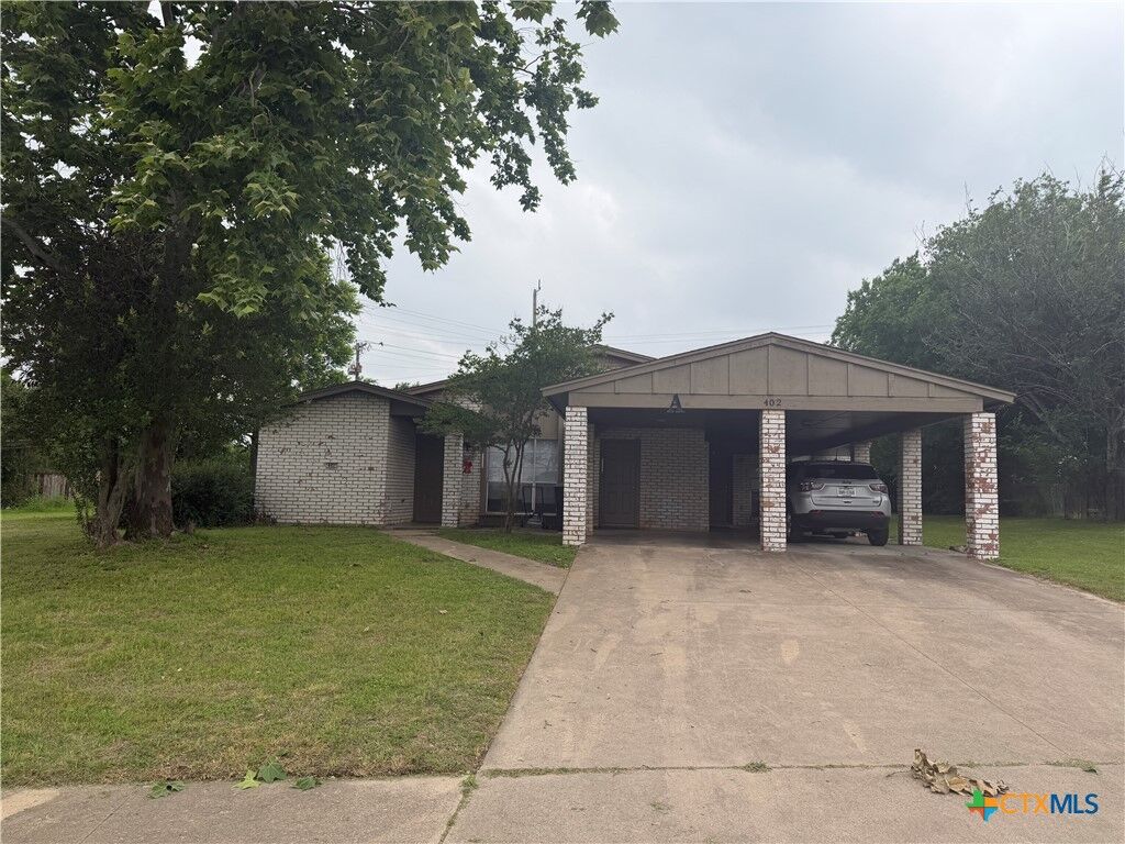 Property Photo:  402 Skyline Avenue  TX 76541 