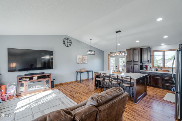 Property Photo:  1015 Plainview Drive SE  ND 58554 