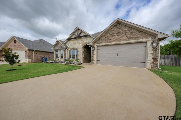 Property Photo: 312 Kingdom Blvd TX 75771