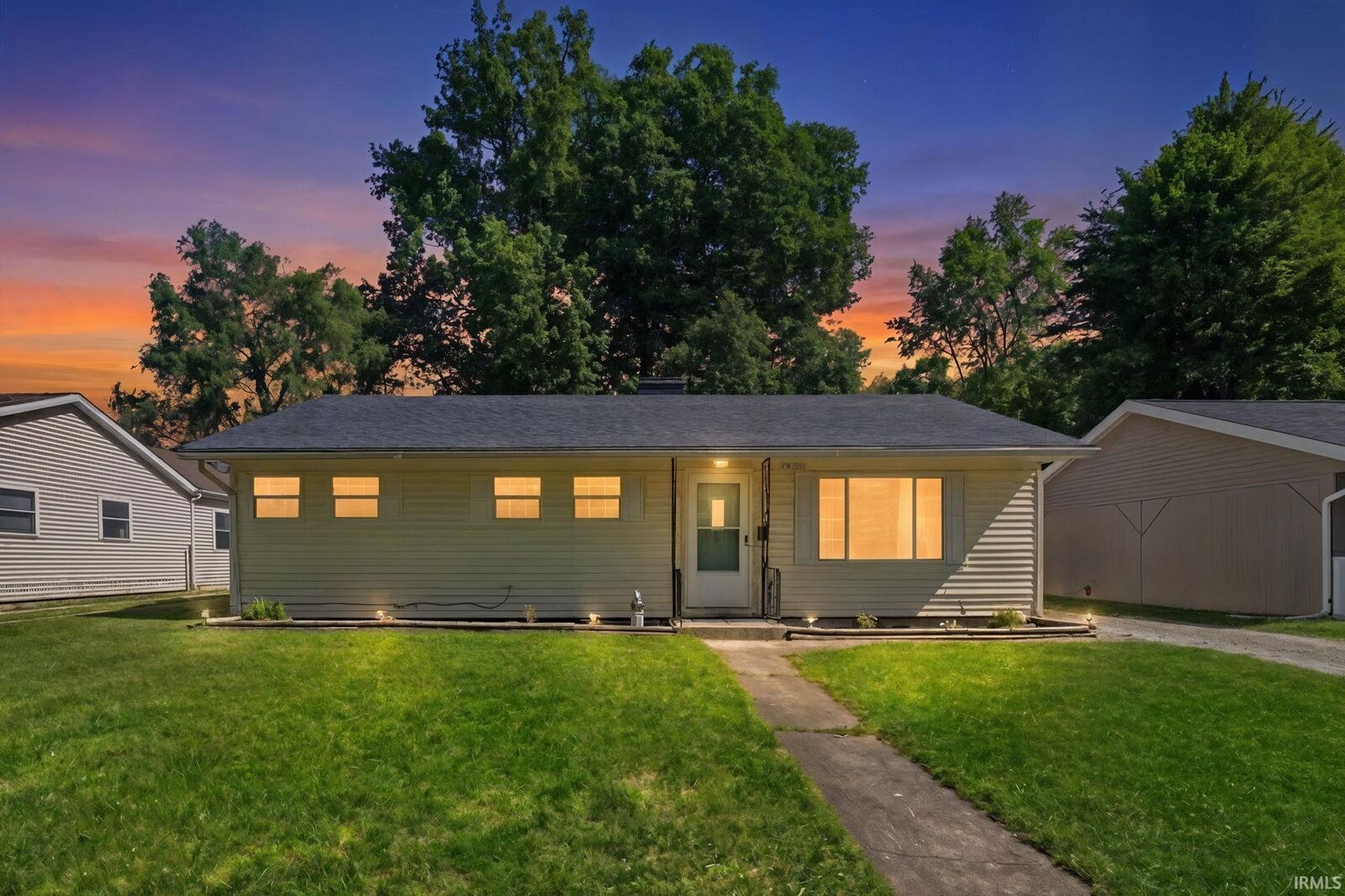 Property Photo: 2429 Hazelwood Avenue IN 46805-2331