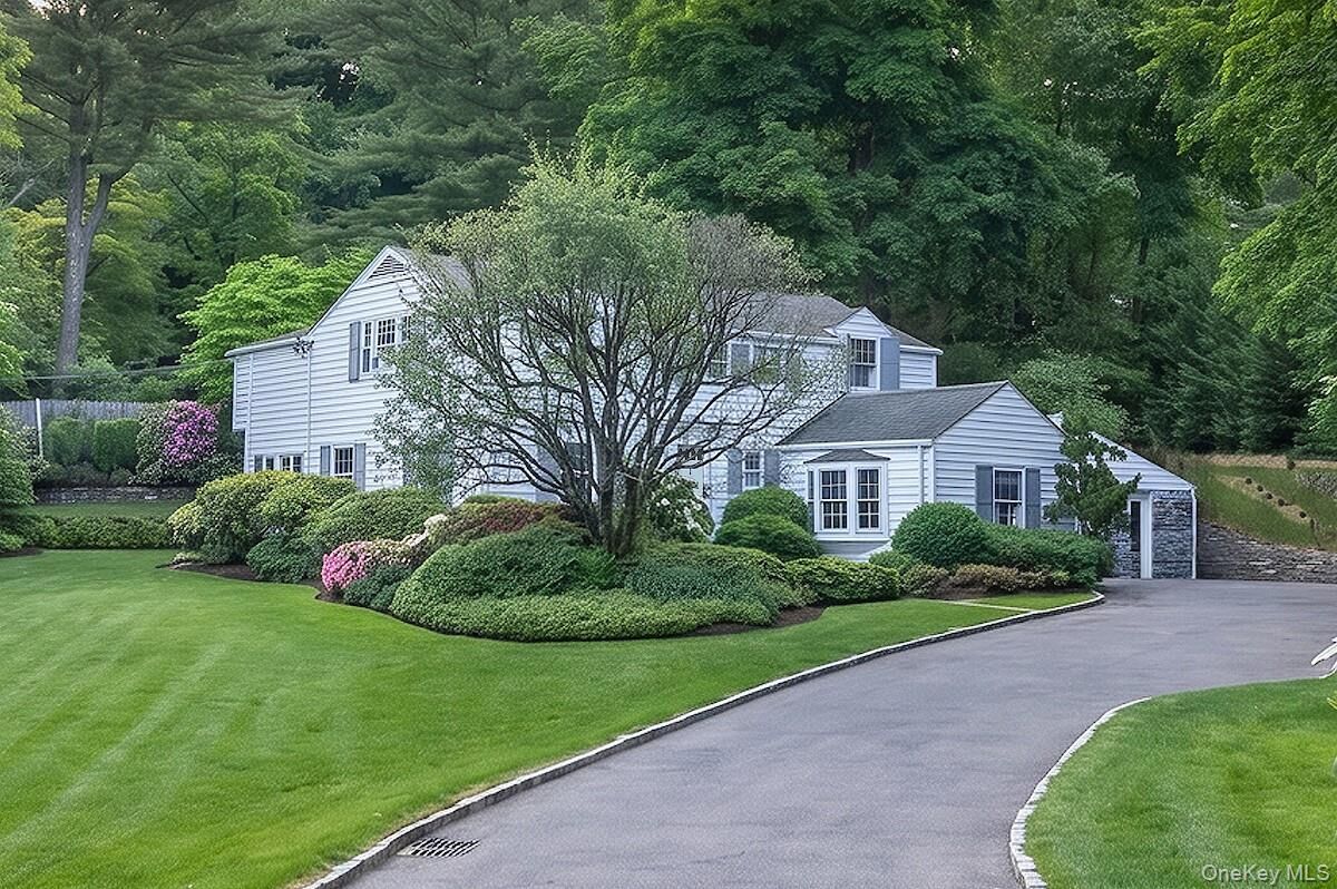 Property Photo: 33 Oliphant Avenue NY 10522