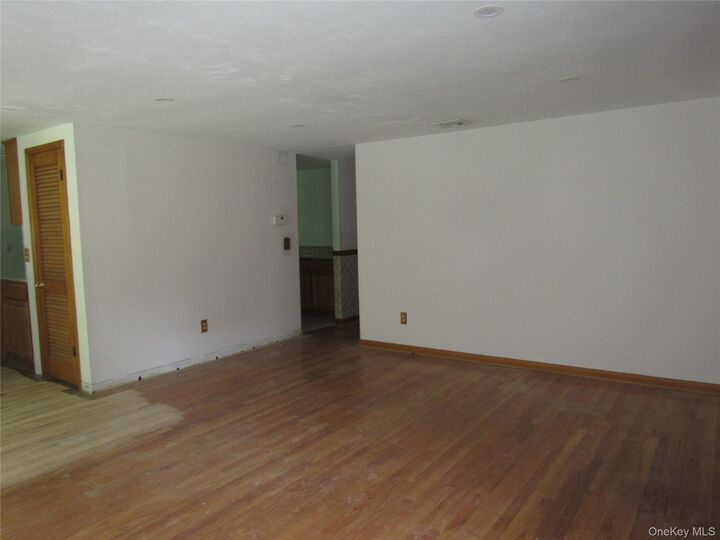 Property Photo:  6 Meadow Avenue  NY 10992 