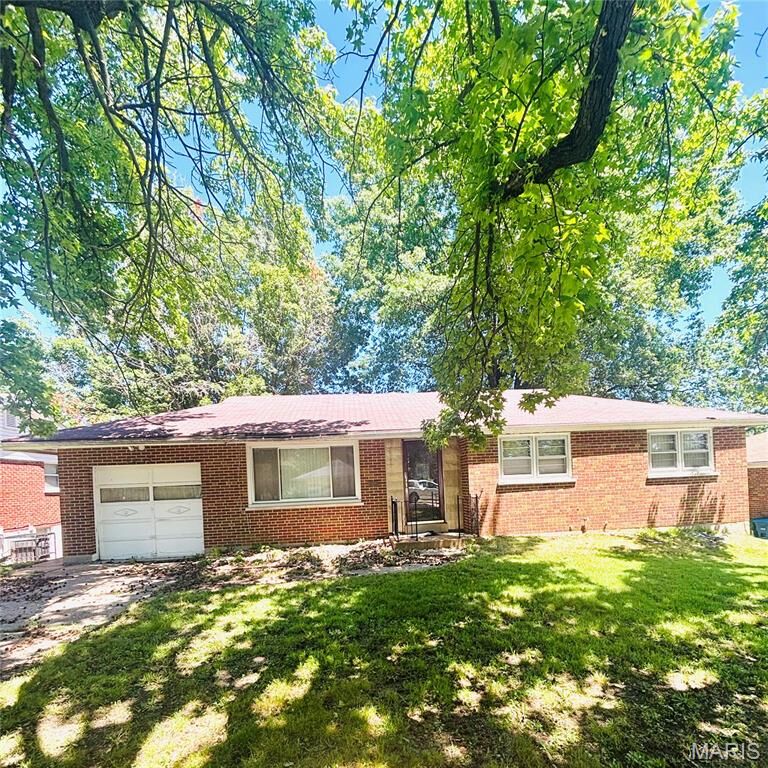 Property Photo: 2423 Caverhill Drive MO 63136