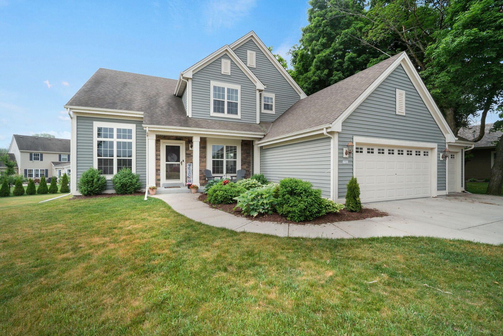 Property Photo:  1721 Sagewood Cir  WI 53095 