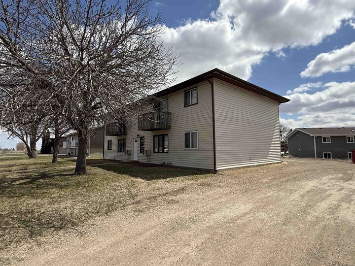 Property Photo: 608 SE 18th Avenue SE ND 58701