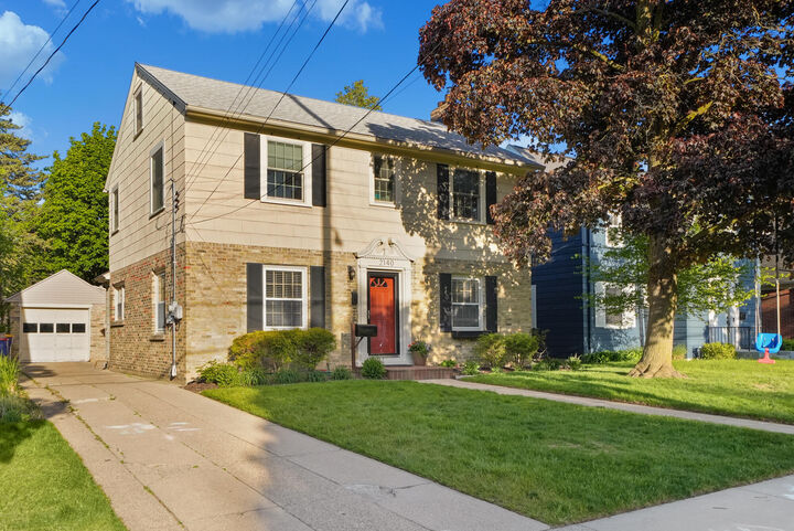 Property Photo: 2140 Paris Avenue SE MI 49507