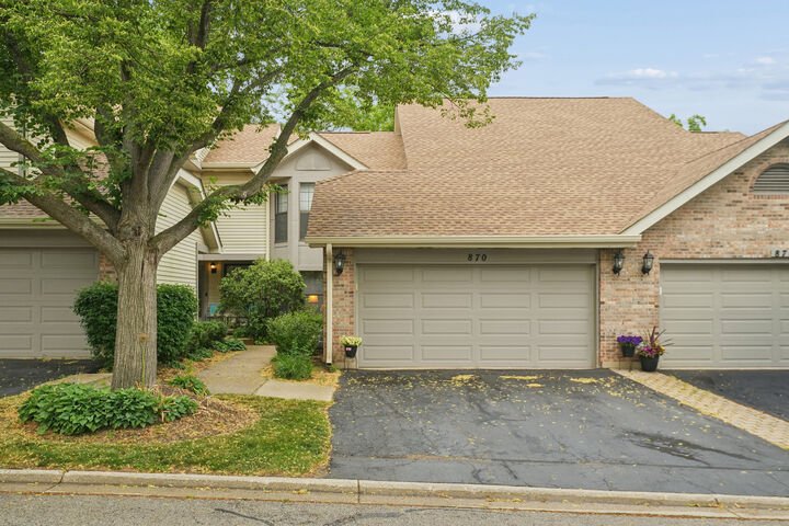 Property Photo: 870 N Auburn Woods Drive IL 60067