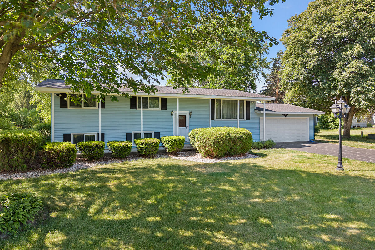 Property Photo:  14413 Pleasant Valley Road  IL 60098 