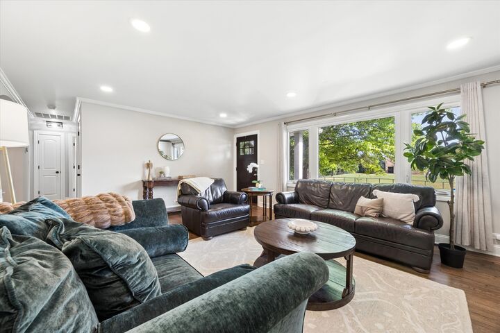 Property Photo: 125 58th Place IL 60514
