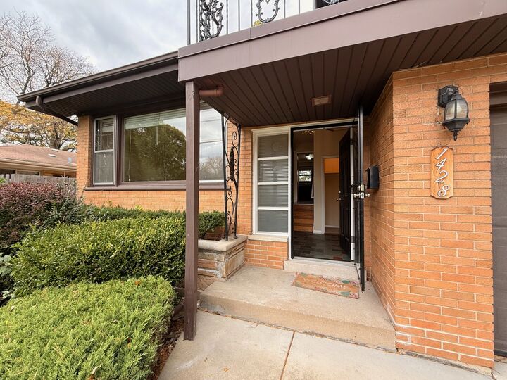 Property Photo:  1428 E Lyn Court  IL 60430 