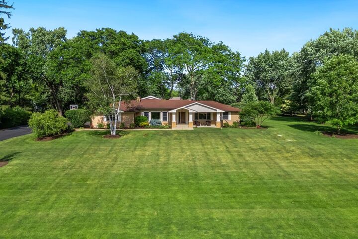 Property Photo:  1043 Blackburn Drive  IL 60067 