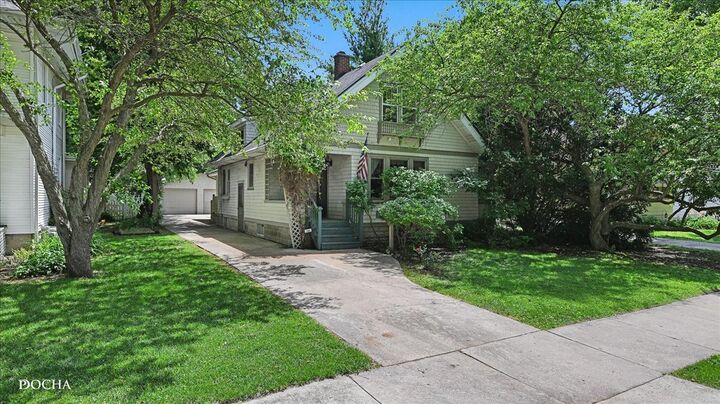 Property Photo:  144 S Commonwealth Avenue  IL 60506 