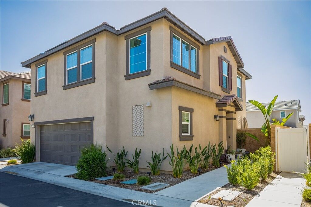 Property Photo:  2467 Gunner Ridge Way  CA 92377 