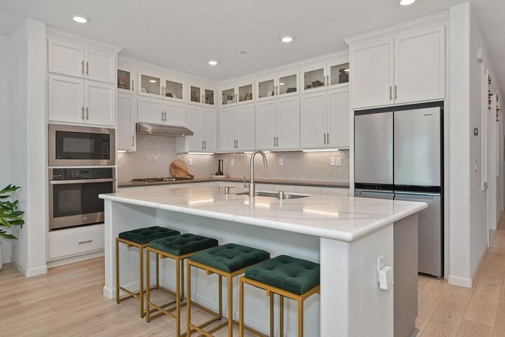 Property Photo: 200 Akashi Court CA 95648
